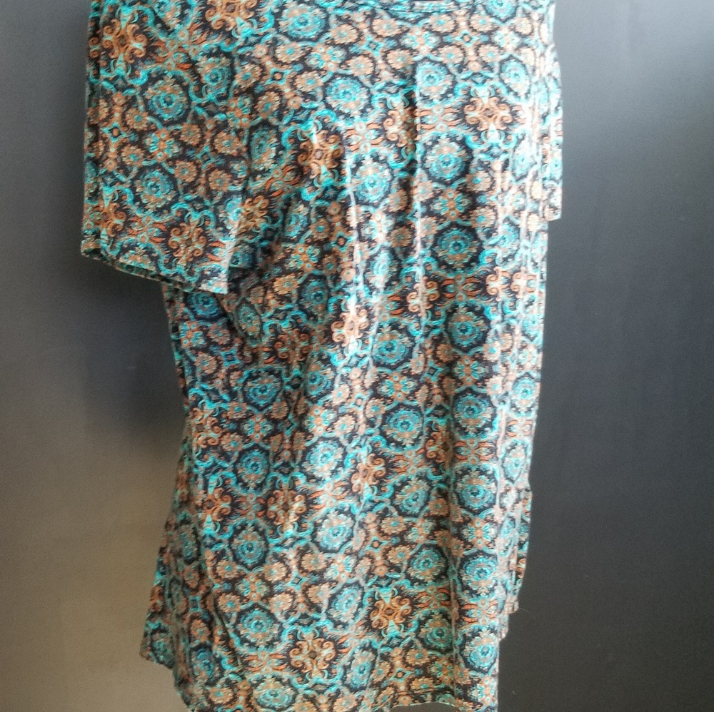 Lularoe tshirt